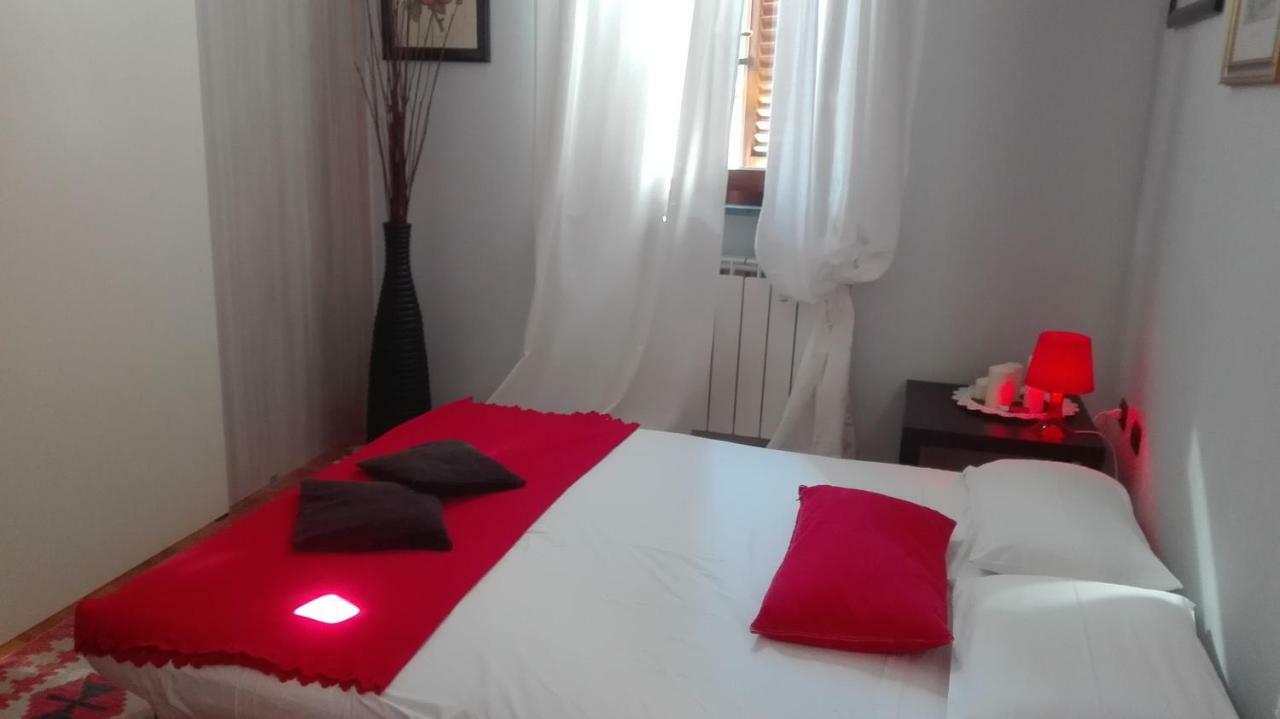 La Rondine Apartment Lucca Bagian luar foto